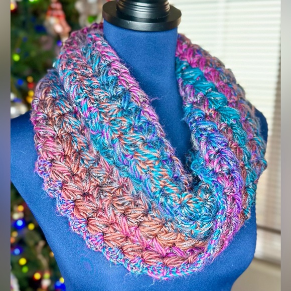 EUC Anthropologie Vincent Pradier Metallic Multi Colored Knit Infinity Scarf - Picture 5 of 8